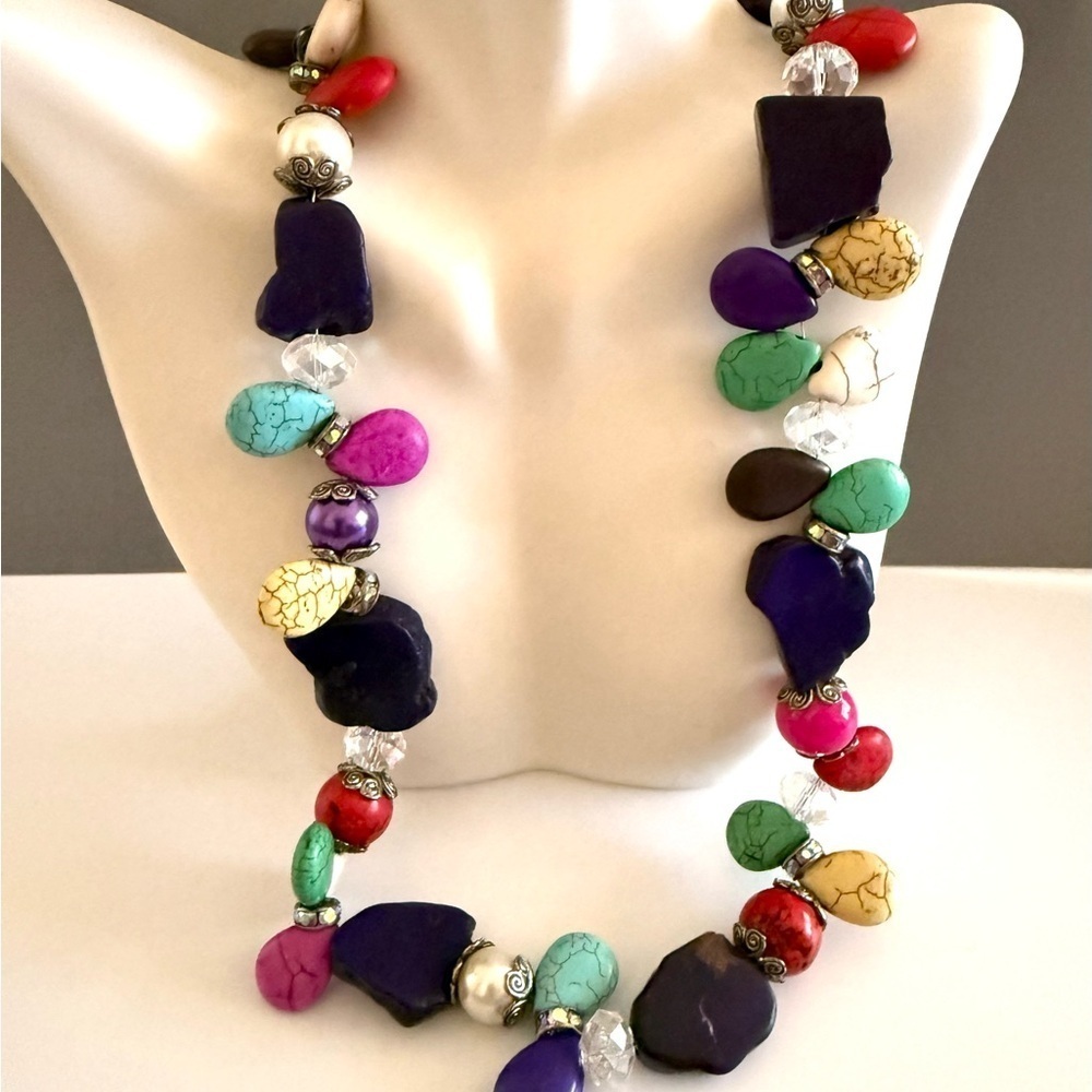 Southwestern Dyed Howlite Natural
Gemstone Statement Necklace With Toggle Clasp - Picture 3 of 6